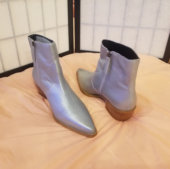 FiveSeventyFive  Silver ankle boots - Picture 2 of 5